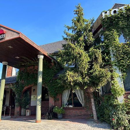 Hotel Kresowianka Конін Екстер'єр фото