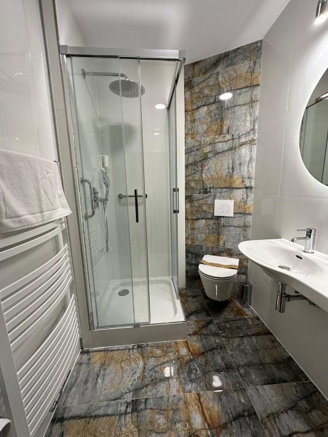 Hotel Kresowianka Конін Екстер'єр фото