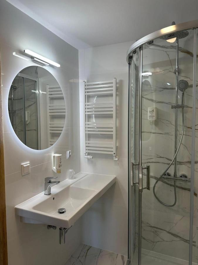 Hotel Kresowianka Конін Екстер'єр фото