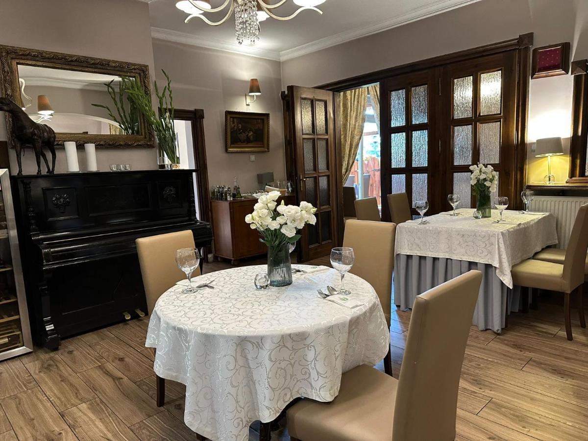 Hotel Kresowianka Конін Екстер'єр фото