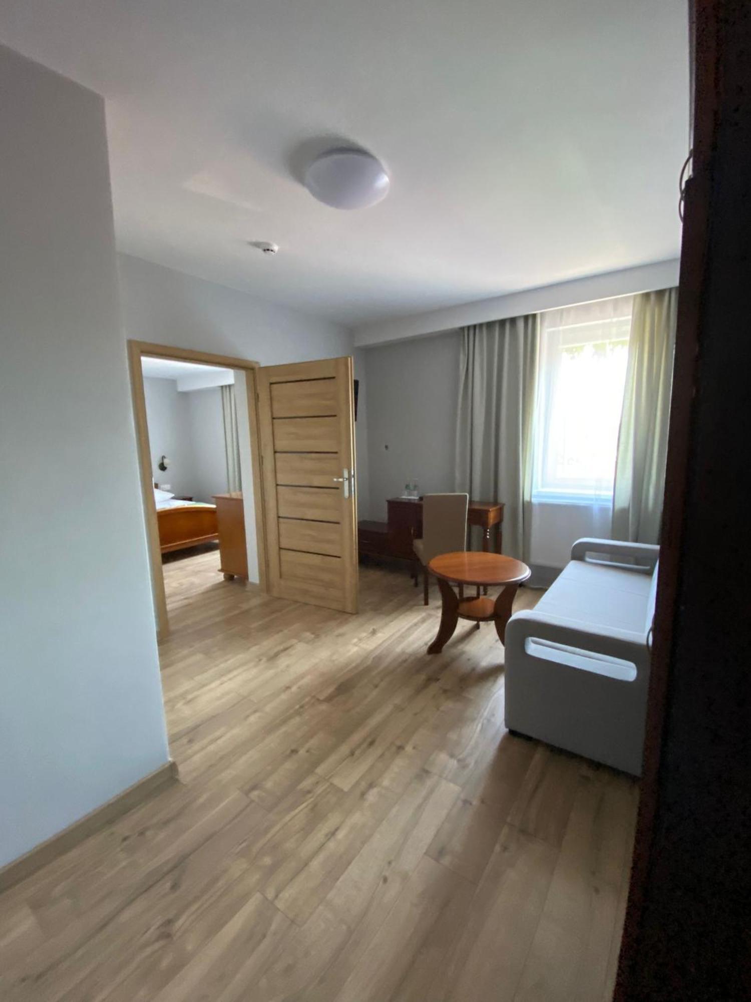 Hotel Kresowianka Конін Екстер'єр фото