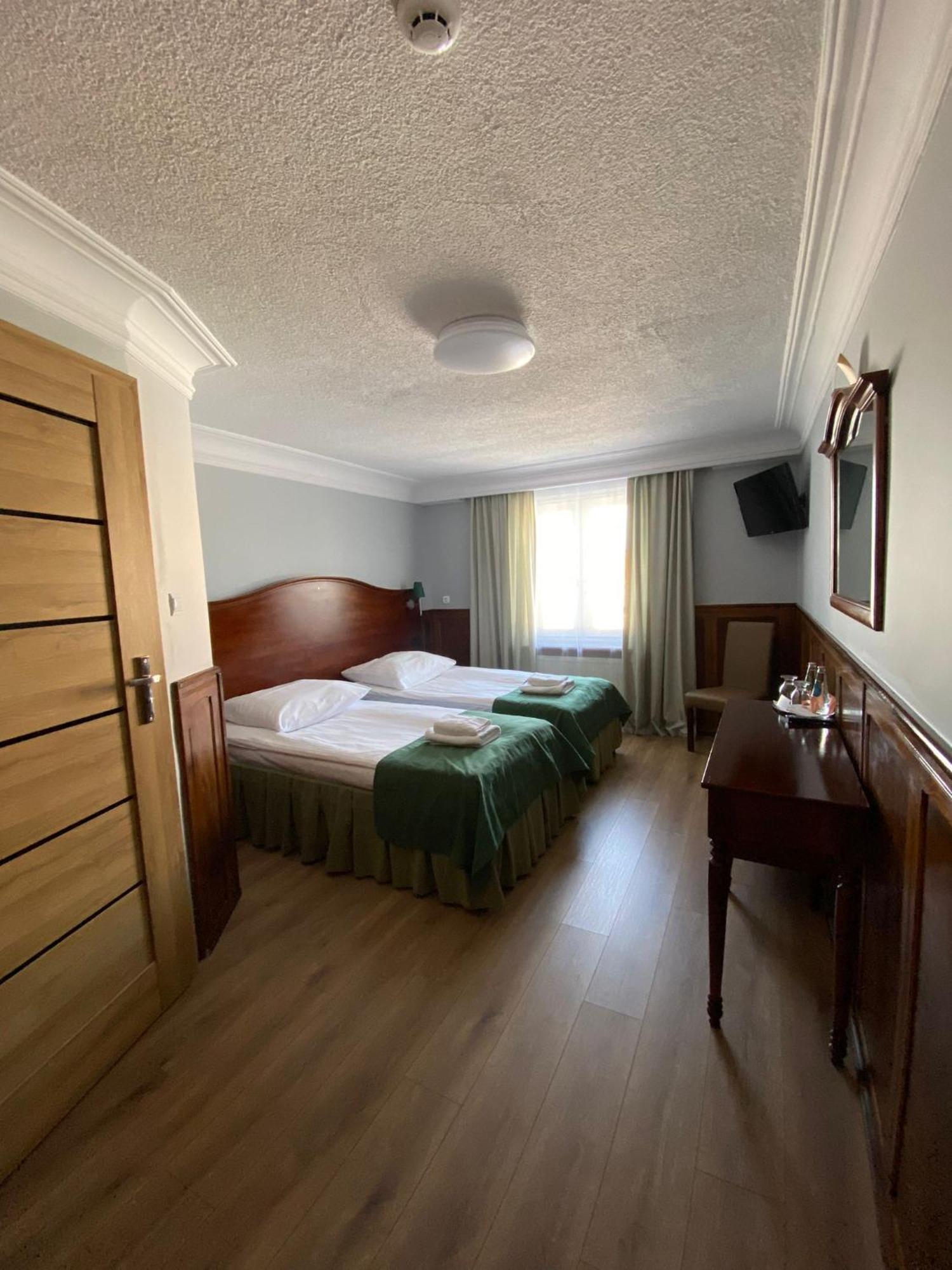 Hotel Kresowianka Конін Екстер'єр фото