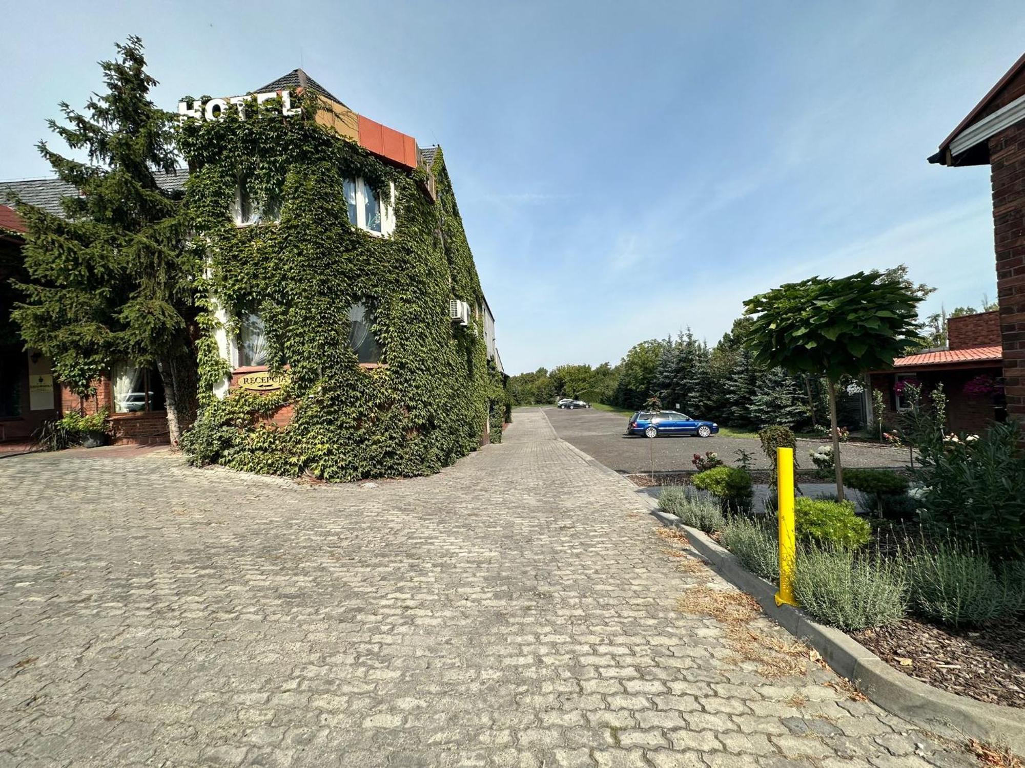 Hotel Kresowianka Конін Екстер'єр фото